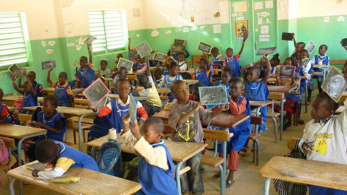 Une salle de classe dans une école primaire à Thiès, à 70 km de Dakar. 