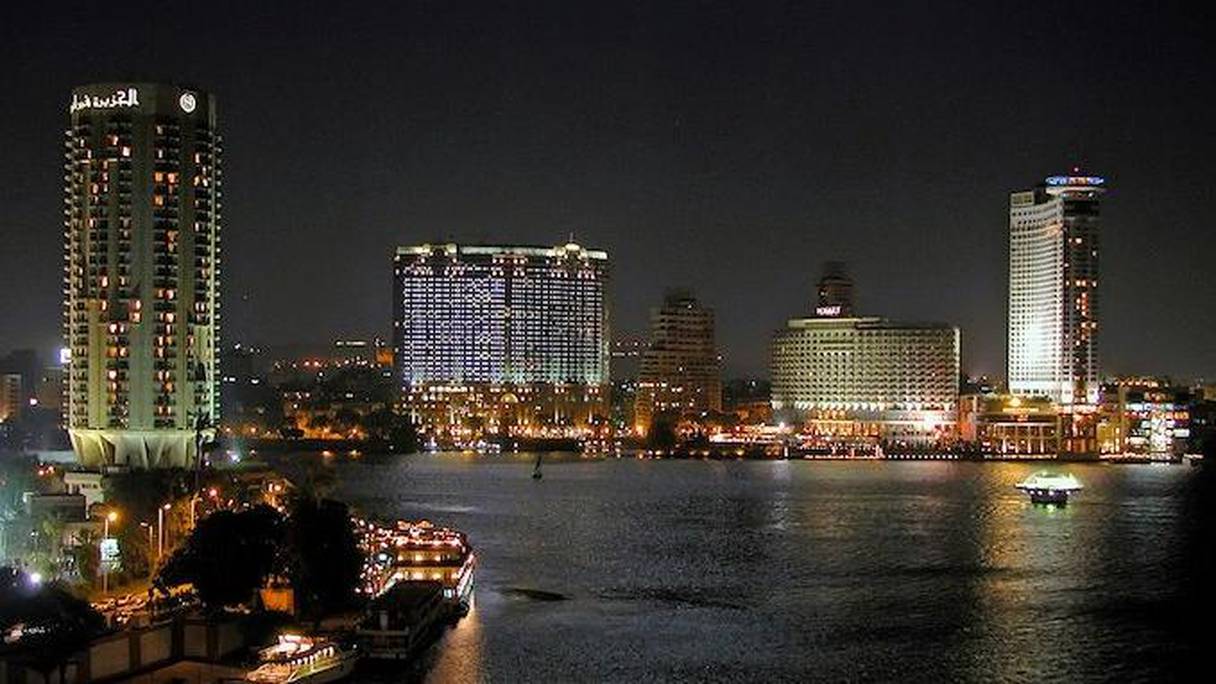 Vue nocturne du Caire, la capitale égyptienne. 
