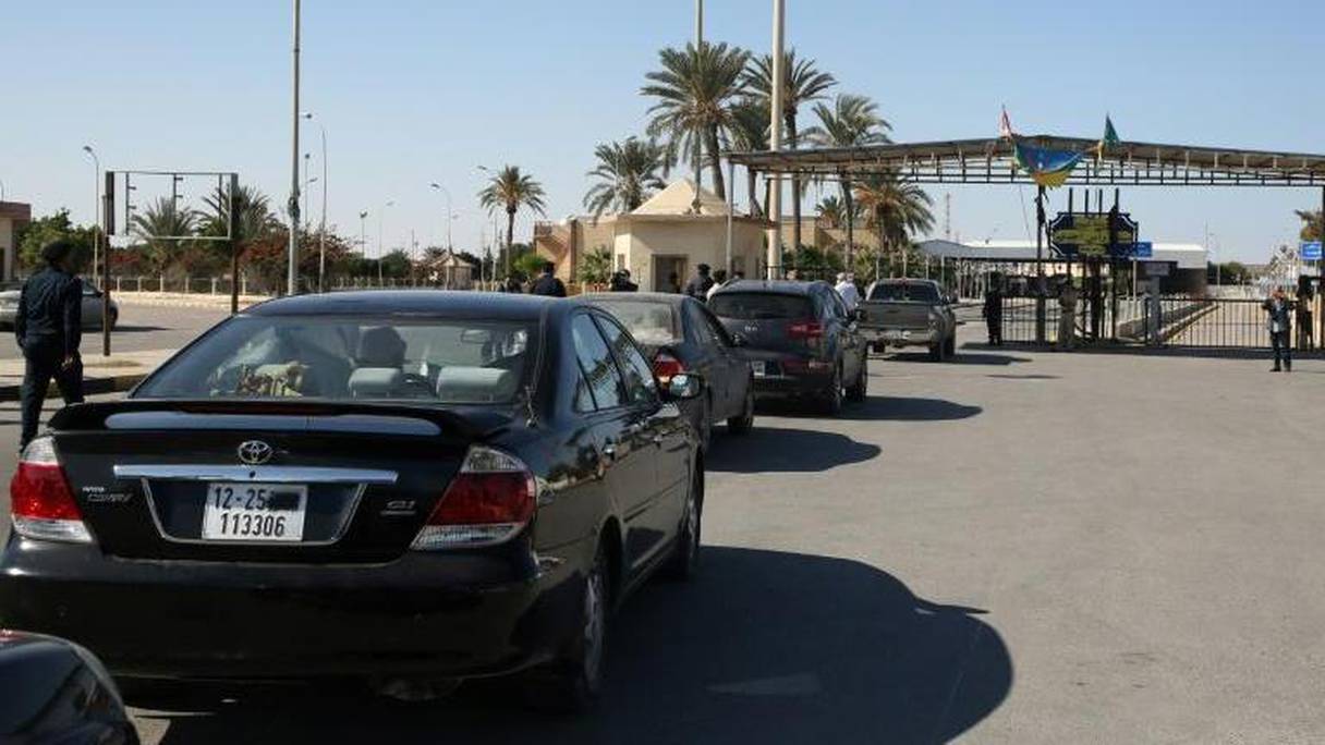 Afflux de Libyens au poste frontalier de Ras Jedir.