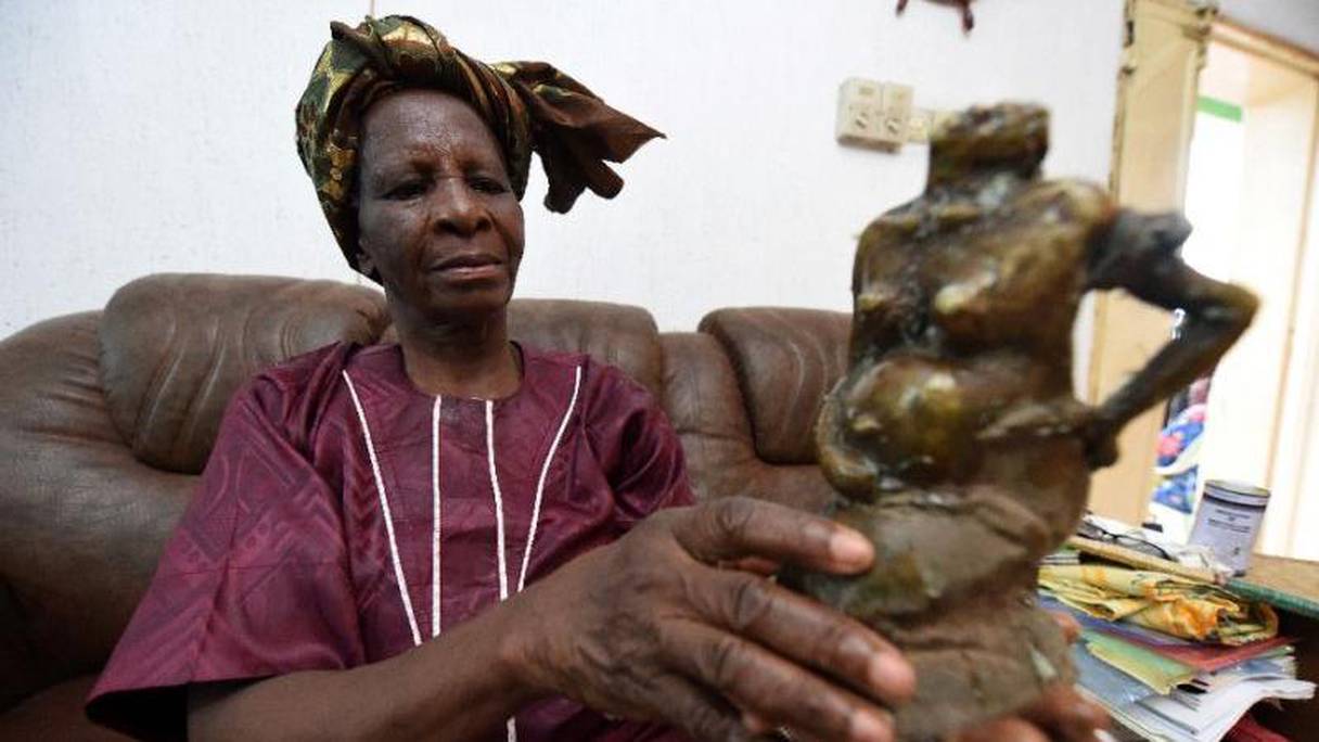 Princesse Elizabeth Olowu: le plus difficile est de la convaincre à vendre une seule de ses statuettes en bronze. 