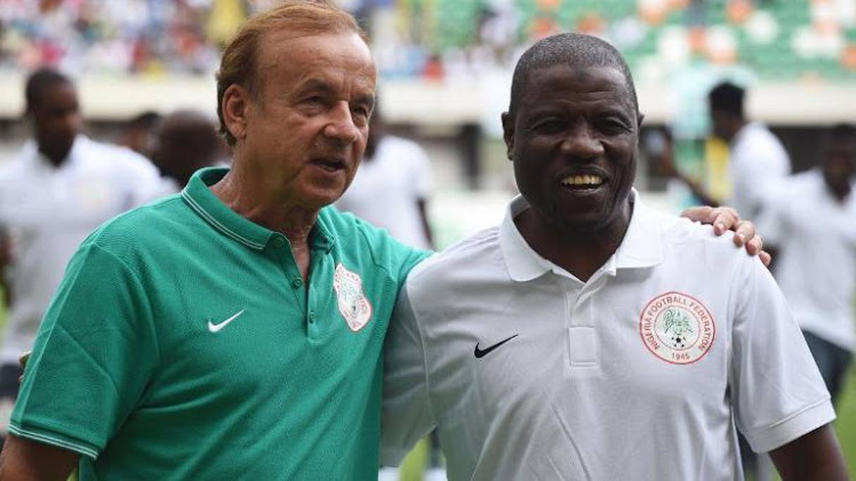 L'entraîneur du Nigeria Gernot Rohr (g) et son adjoint Salisu Yusuf.