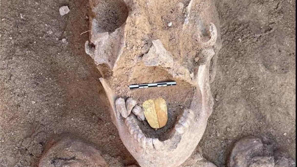 Des momies dotées d'une langue en or et datant d'environ 2.000 ans.
