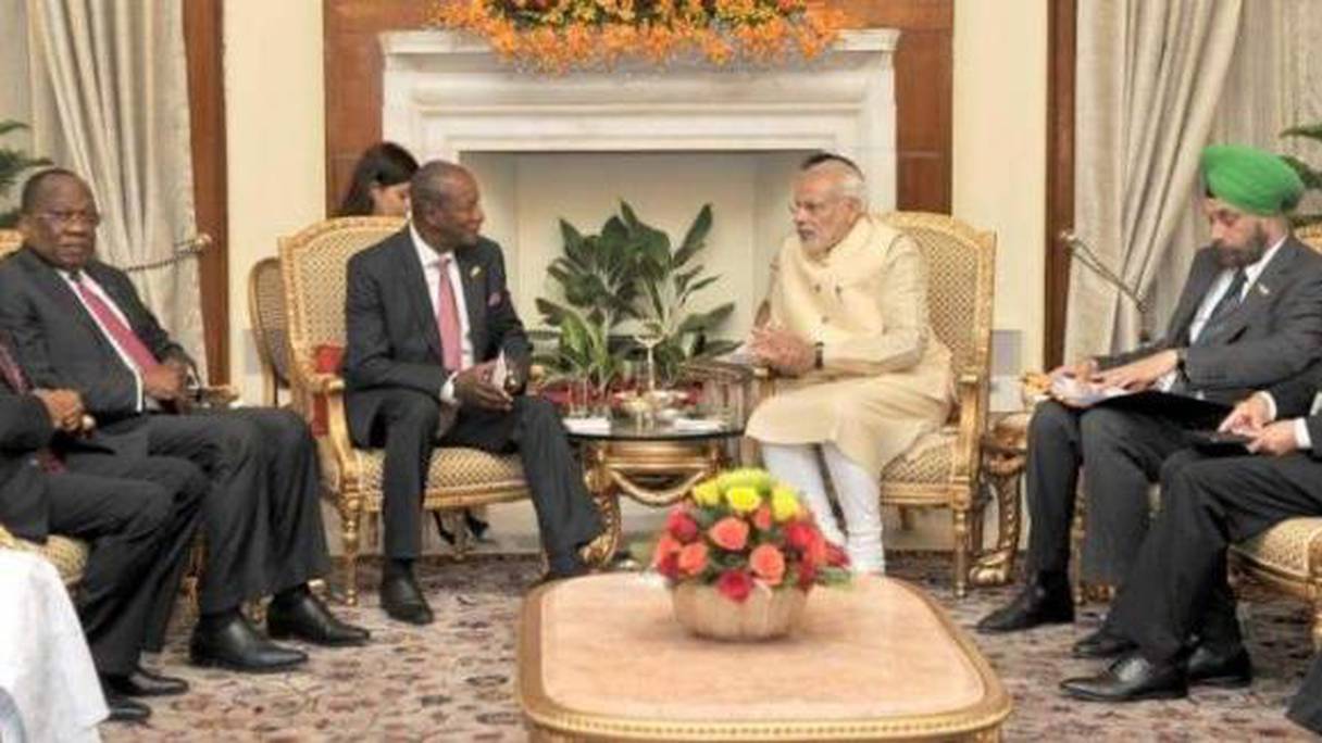 Le président guinéen Alpha Condé reçu par le Premier ministre indien Narenda Modi.
