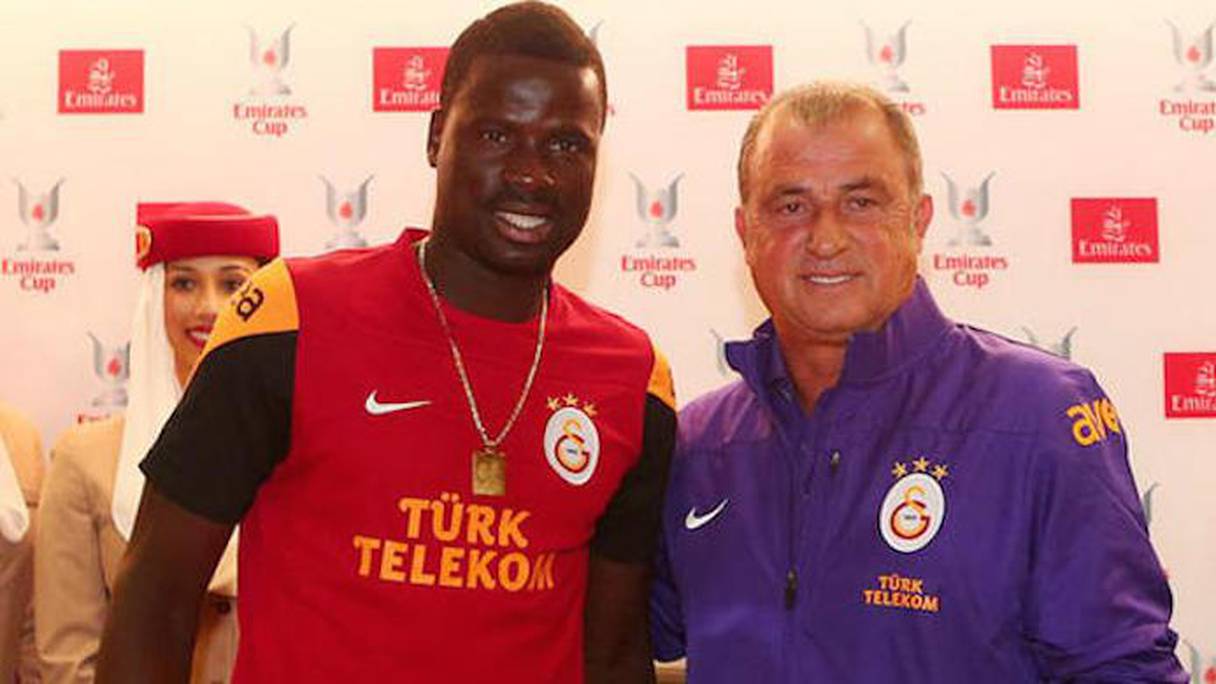 Emmanuel Eboué, ancien international ivoirien, et Fatih Terim, entraineur du club turc de Galasataray. 