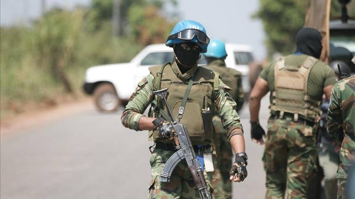 Les casques bleus face aux rebelles à Bangui.