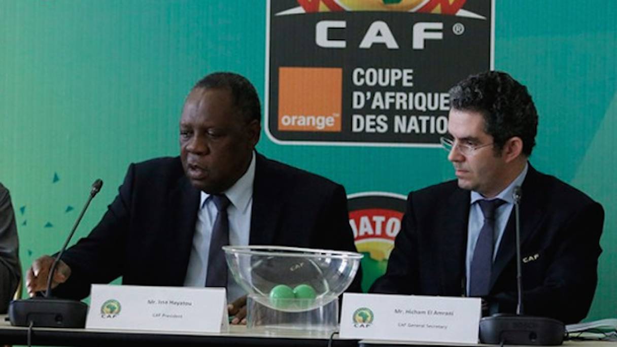Issa Hayatou, ancien président de la CAF, et Hicham el-Amrani, ancien Secrétaire général de la CAF.
