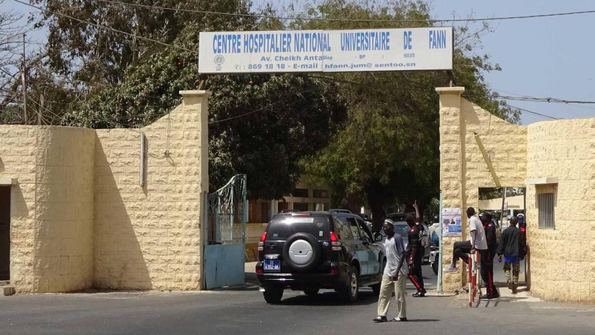 L'entrée du centre hospitalier national universitaire de Fann à Dakar. 