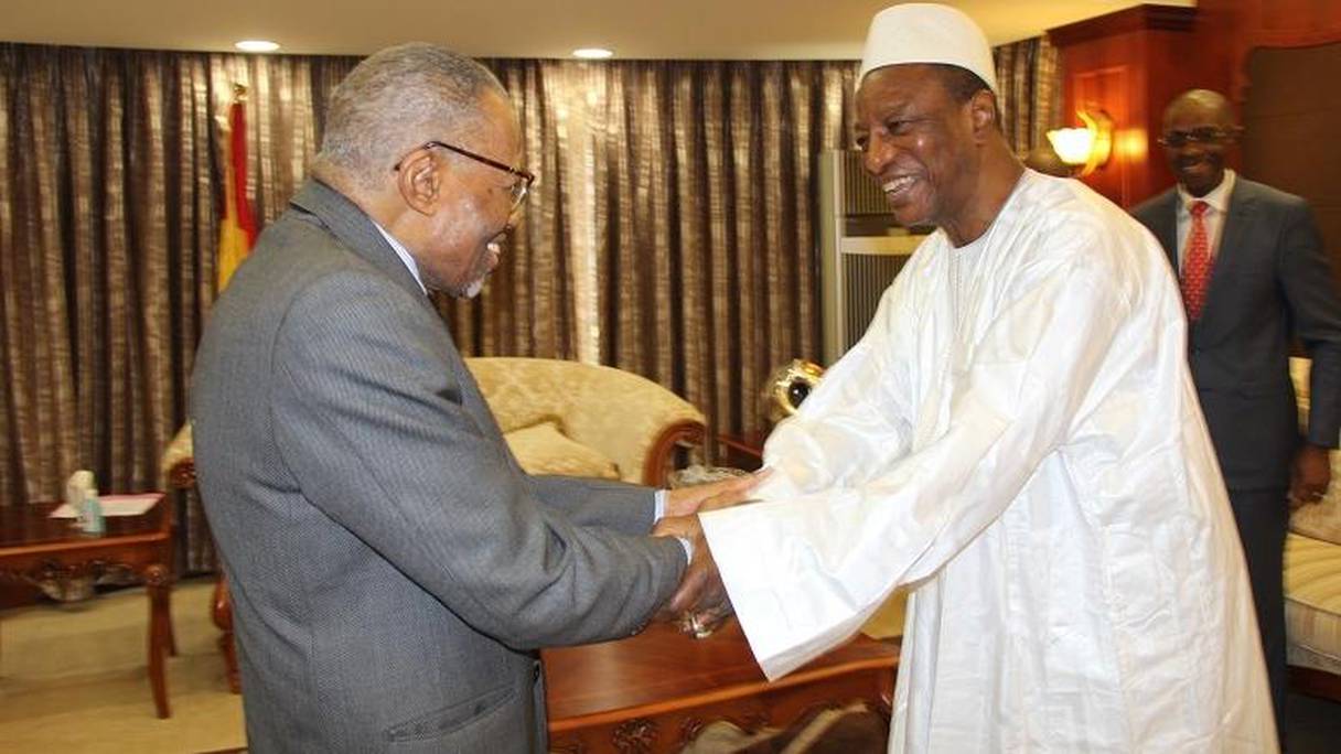Le docteur Ahmadou Mahamadou Aly, Président de la Banque islamique de développement (BID), reçu par Alpha Condé, président de la Guinée. 