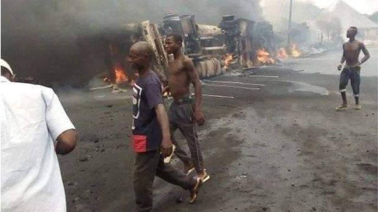 Un citerne s'est renversé et à prix feu à Agatu, au Nigeria causant un vrai drame. 