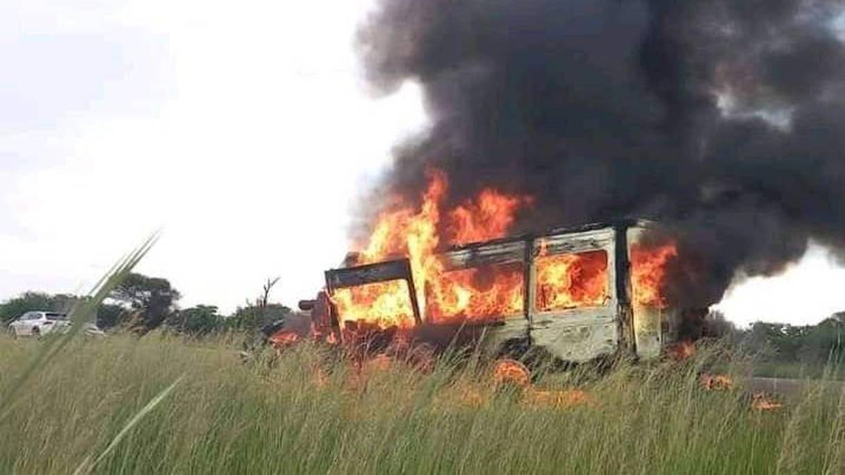 Seize personnes, dont le chauffeur, sont mortes brûlées après la collision de leur minibus avec un SUV.