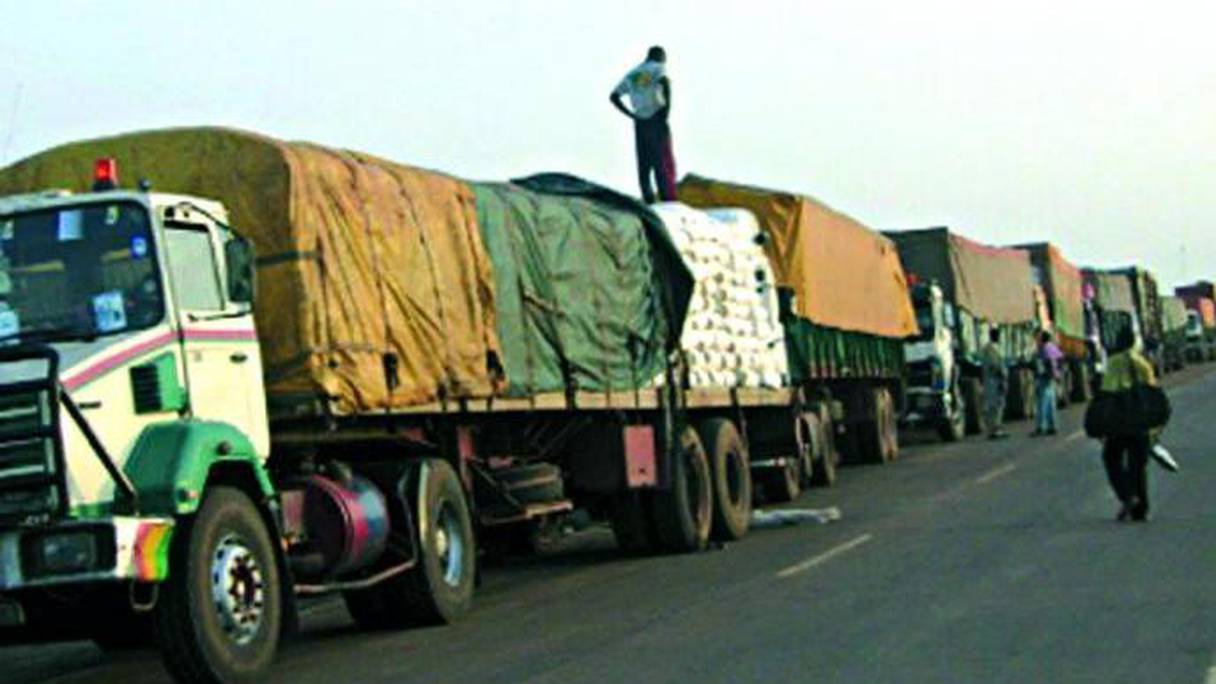 Le bras de fer entre les transporteurs sénégalais et les autorités gambiennes n'a que trop duré, faisant de gros dégâts économiques de part et d'autre.