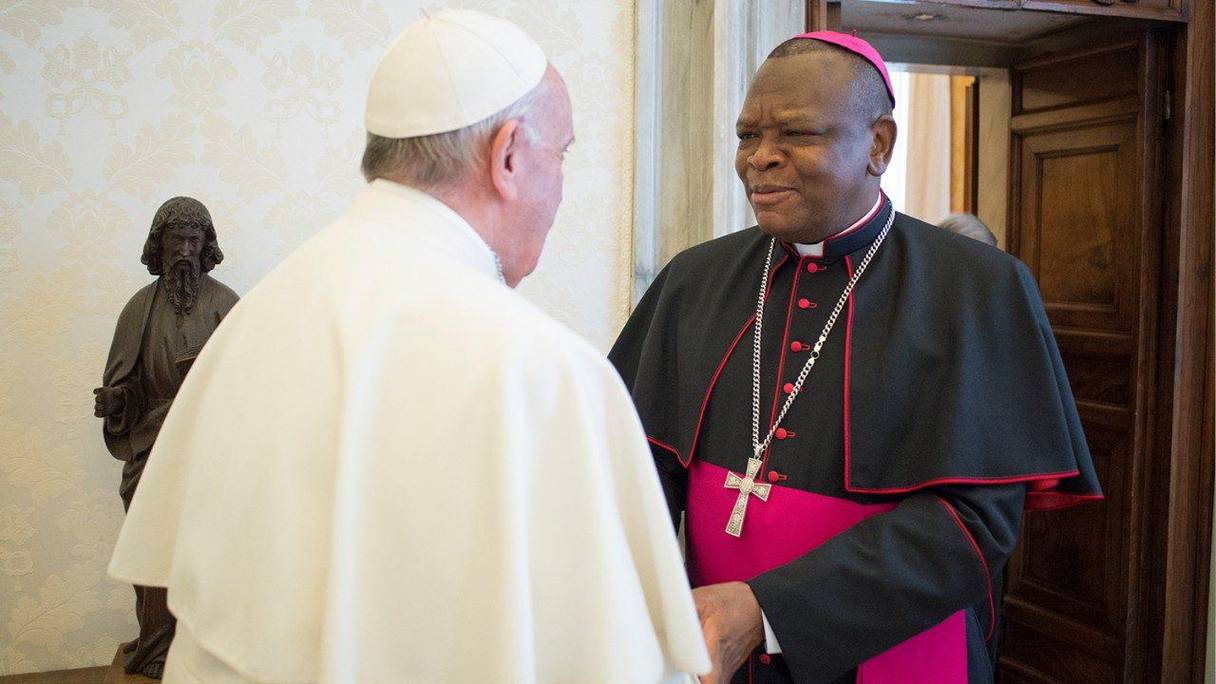 Mgr Fridolin Ambongo Besungu en compagnie du Pape François