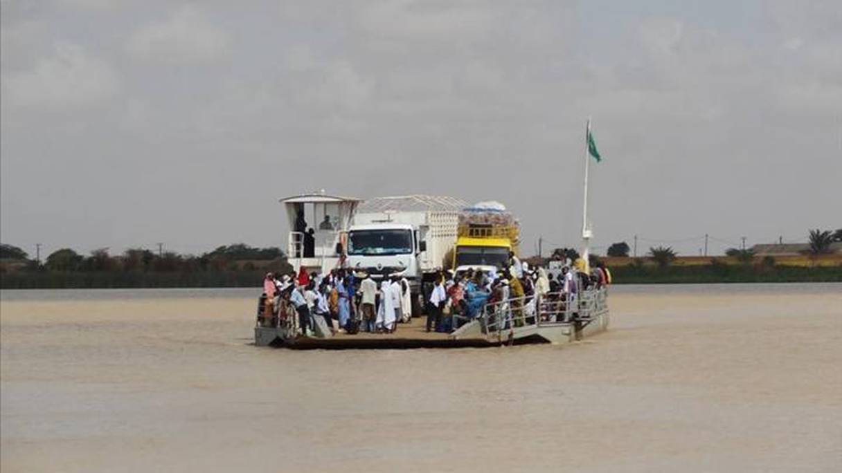 Le bac reliant Rosso-Mauritanie et Rosso Sénégal. 
