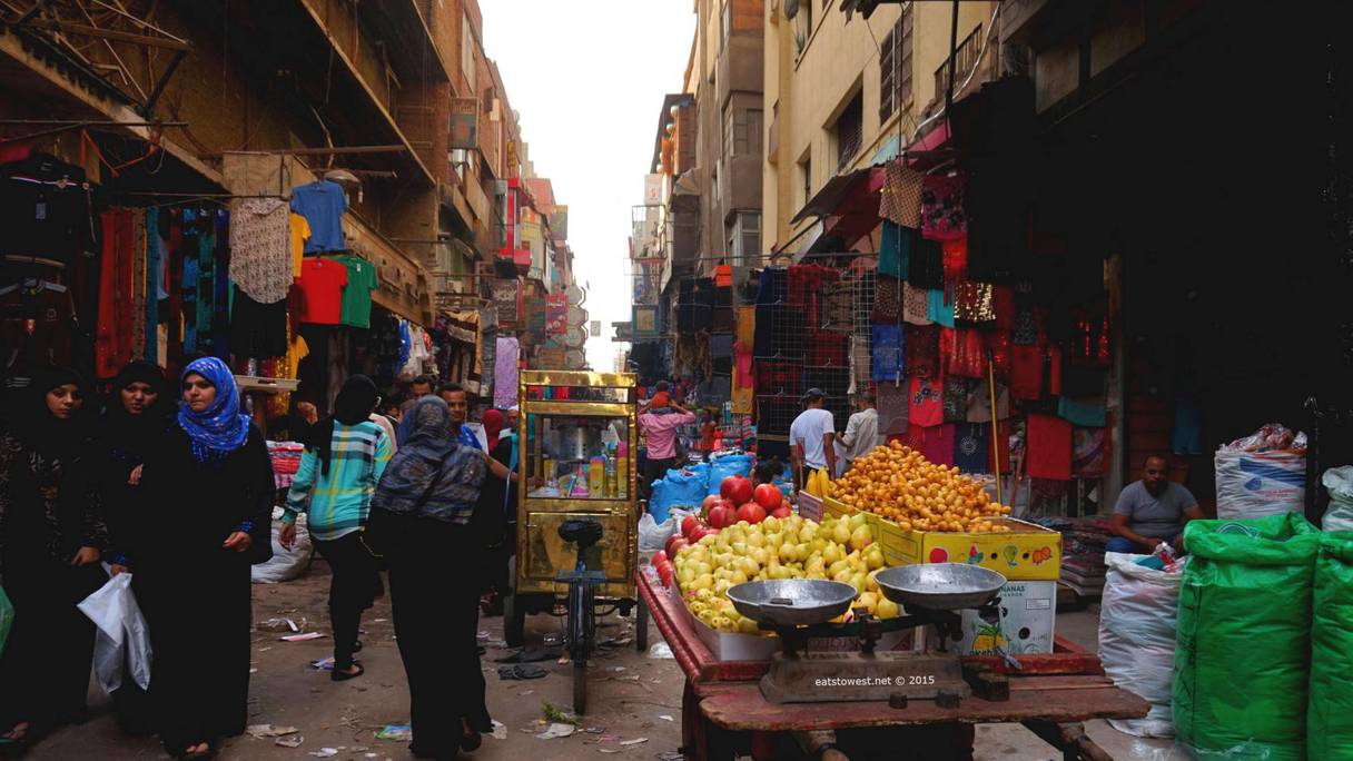 Une rue jouxtant un souk à Le Caire