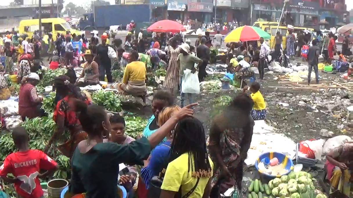 Les artères de Kinshasa, des marchés à ciel ouvert