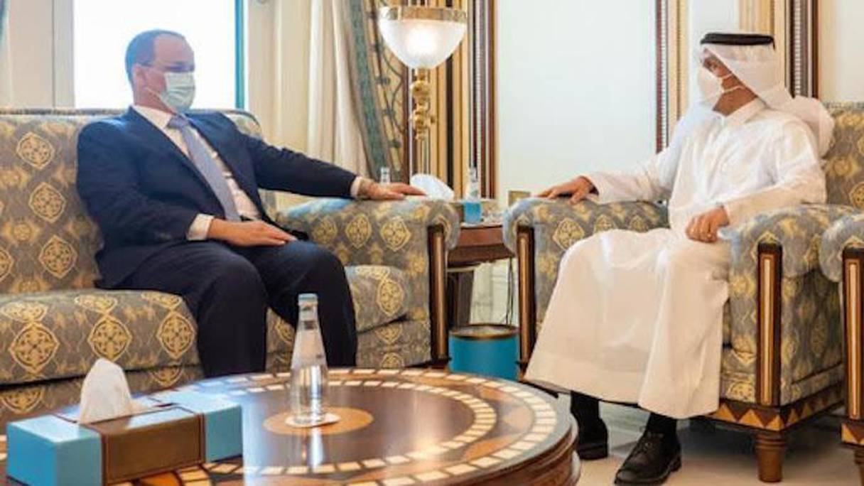 Le chef de la diplomatie mauritanienne Ismail Ould Cheikh Ahmed et son homologue qatari, Cheikh Mohammed ben Abderrahmane Al-Thani.
