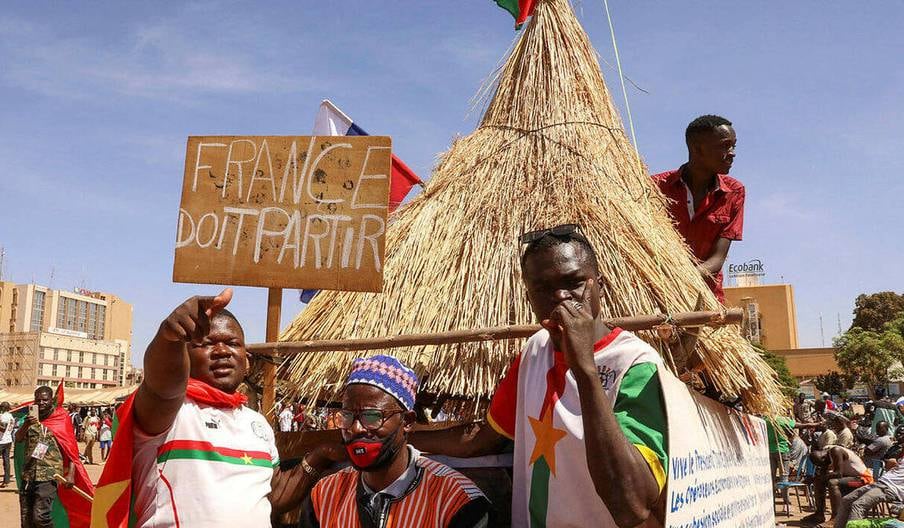 Le Burkina expulse trois diplomates français accusés d’«activités subversives»