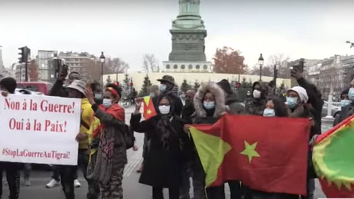 Des Tigréens manifestent à Paris pour la paix.