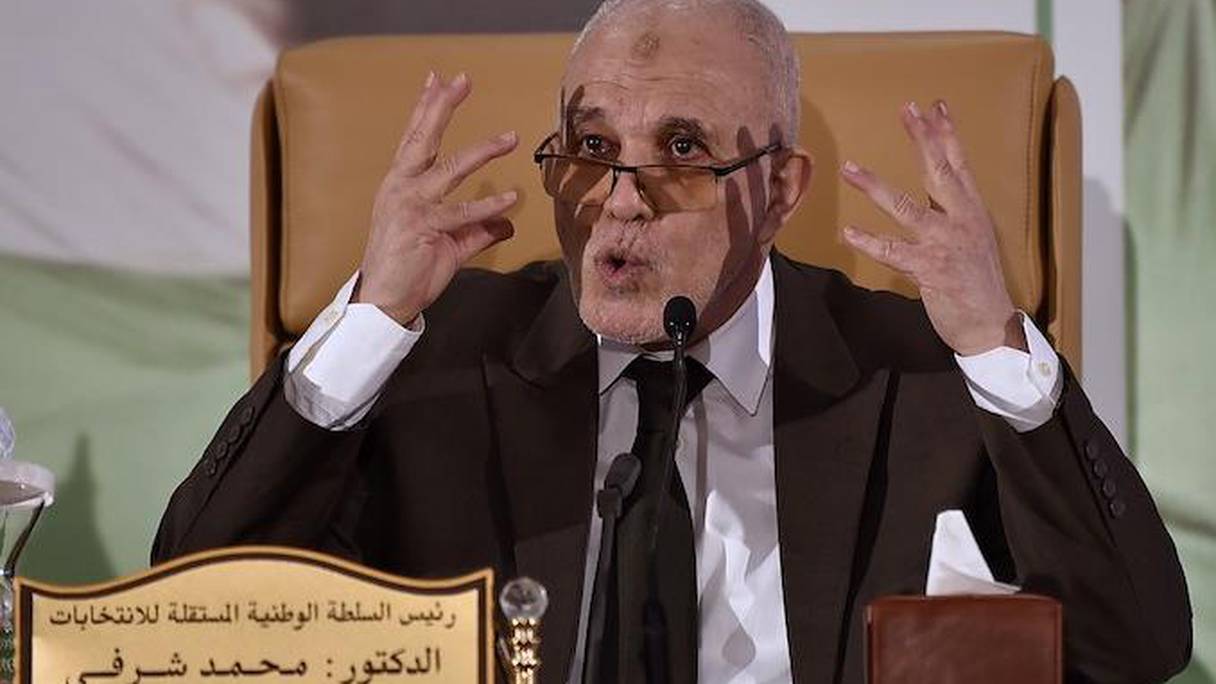 Mohamed Charfi, président de l'Autorité nationale indépendante électorale (ANIE), présentant les résultats du référendum constitutionnel ce 2 novembre 2020.