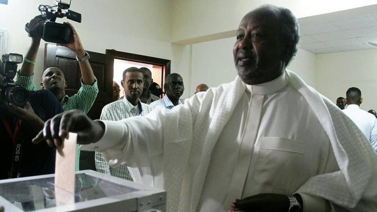 Le président de Djibouti Ismail Omar Guelleh vote à Djibouti, le 8 avril 2016 
© cds/AFP HOUSSEIN I. HERSI

