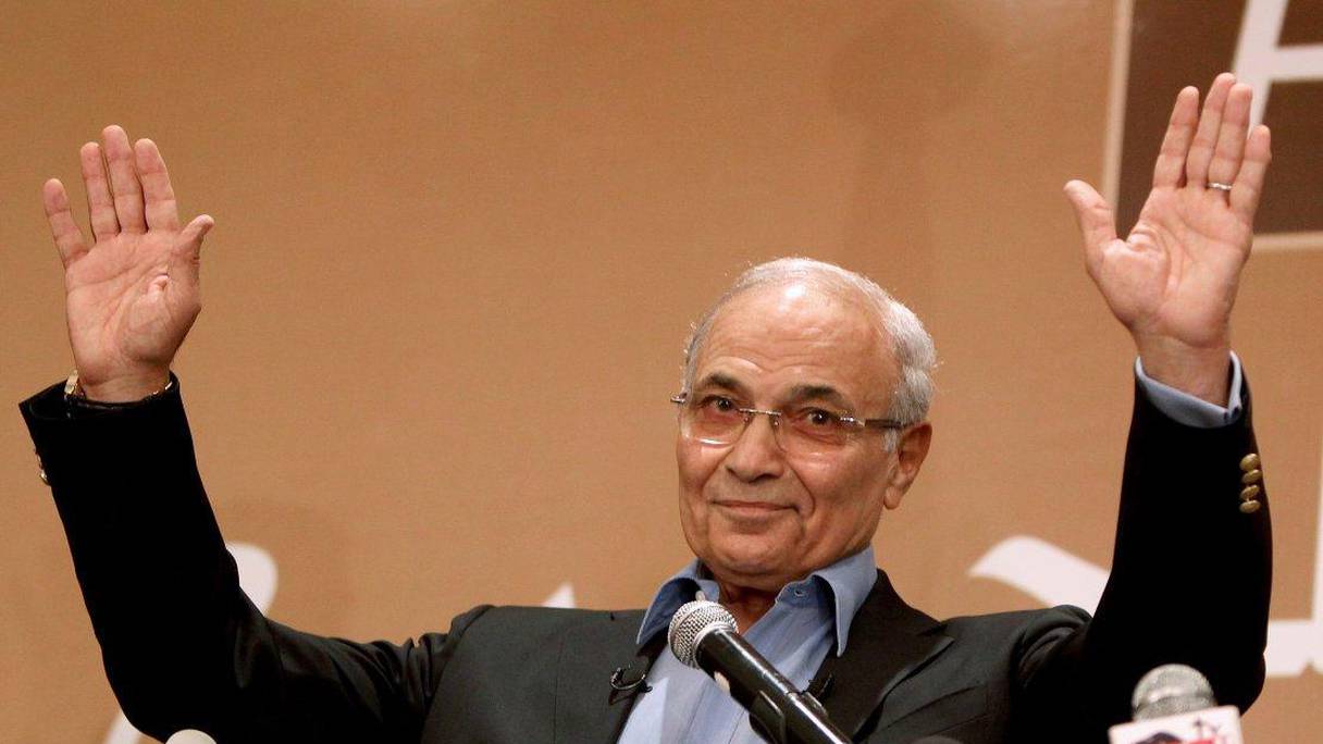 L'ex-Premier ministre égyptien Ahmed Chafiq prétend être interdit de quitter le territoire émirati.