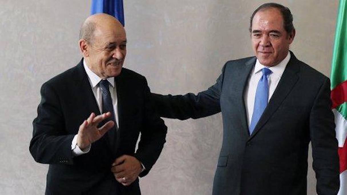 Jean-Yves Le Drian et Sabri Boukadoum, les deux ministres français et algérien des Affaires étrangères. 