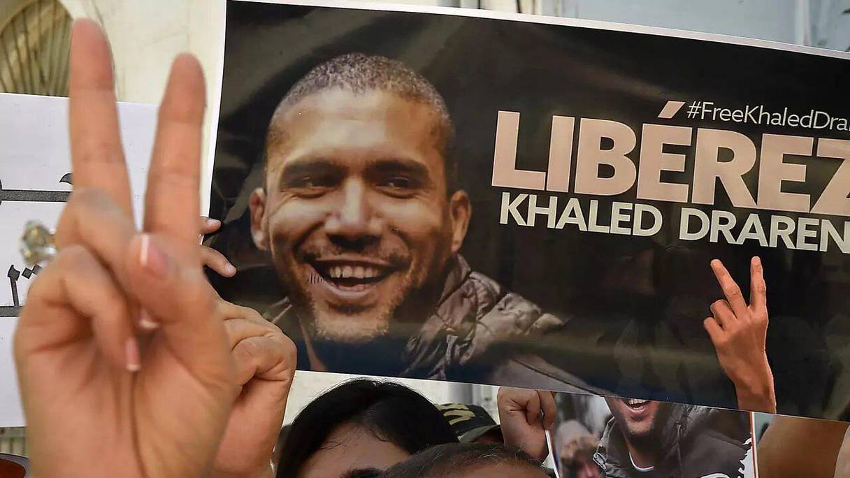Les manifestations se sont multipliées pour exiger la libération de figures comme Khaled Drareni. 