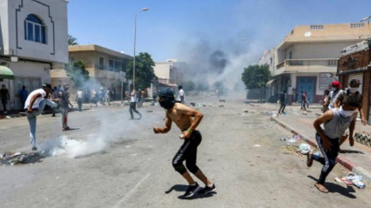 Heurts entre manifestants et policiers à Tataouine, au sud de la Tunisie.