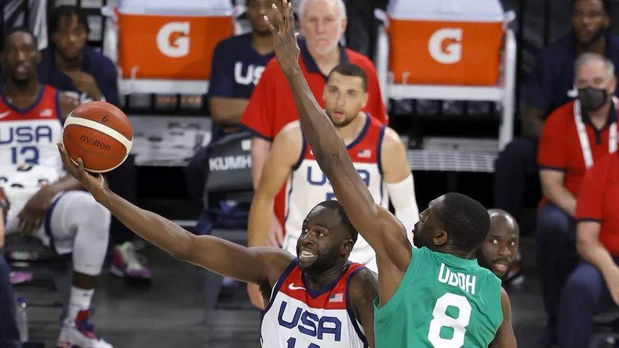 L'équipe du Nigeria affrontant celle des Etats-Unis au basket, le samedi 10 juillet 2021.