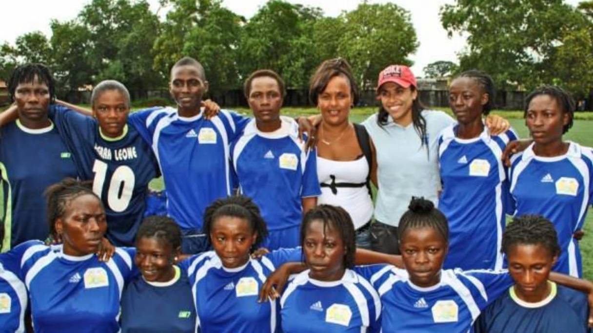 L'équipe féminine de foot de Sierra Leone.