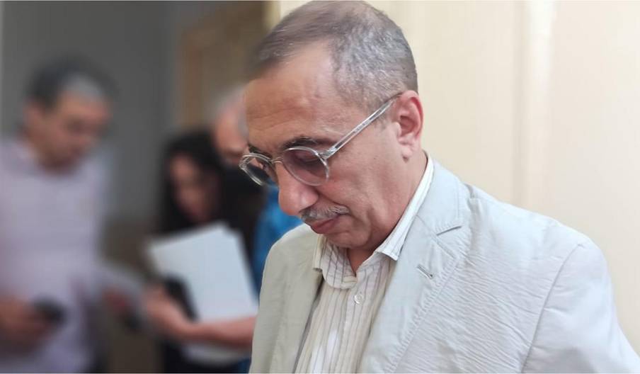 Algérie: le patron de presse El Kadi et ses avocats boycotteront le procès