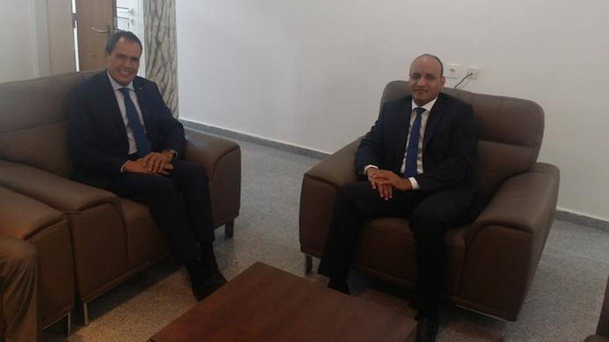 Hamid Chabar, ambassadeur du Maroc en Mauritanie, et Mohamed ould Daf, président de l'Autorité de la Zone franche de Nouadhibou.