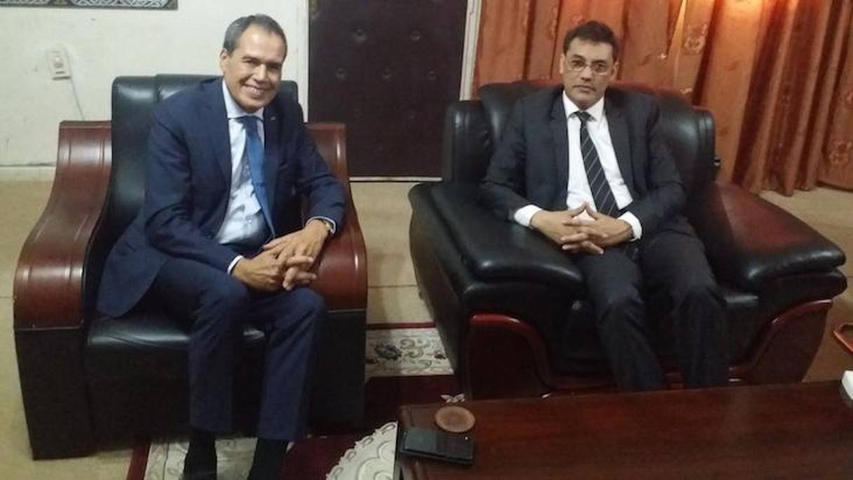 Hamid Chabar, ambassadeur du Maroc en Mauritanie (d) et Mohamed ould Ahmed Salem ould Mohamed Rare, Wali de Dakhlet Nouadhibou.