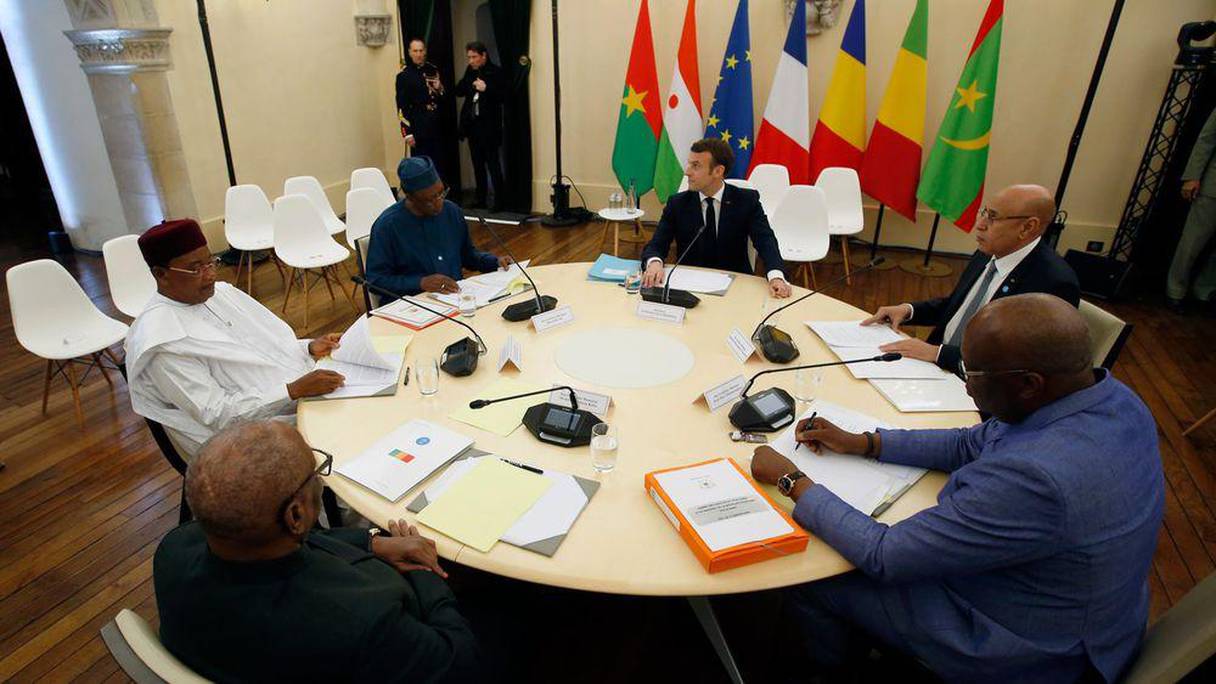 Les présidents du G5 Sahel et le président français Emmanuel Macron. 