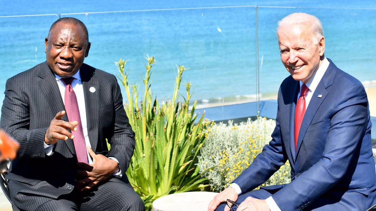 Le président sud-africain Cyril Ramaphosa et le président américain Joe Biden.