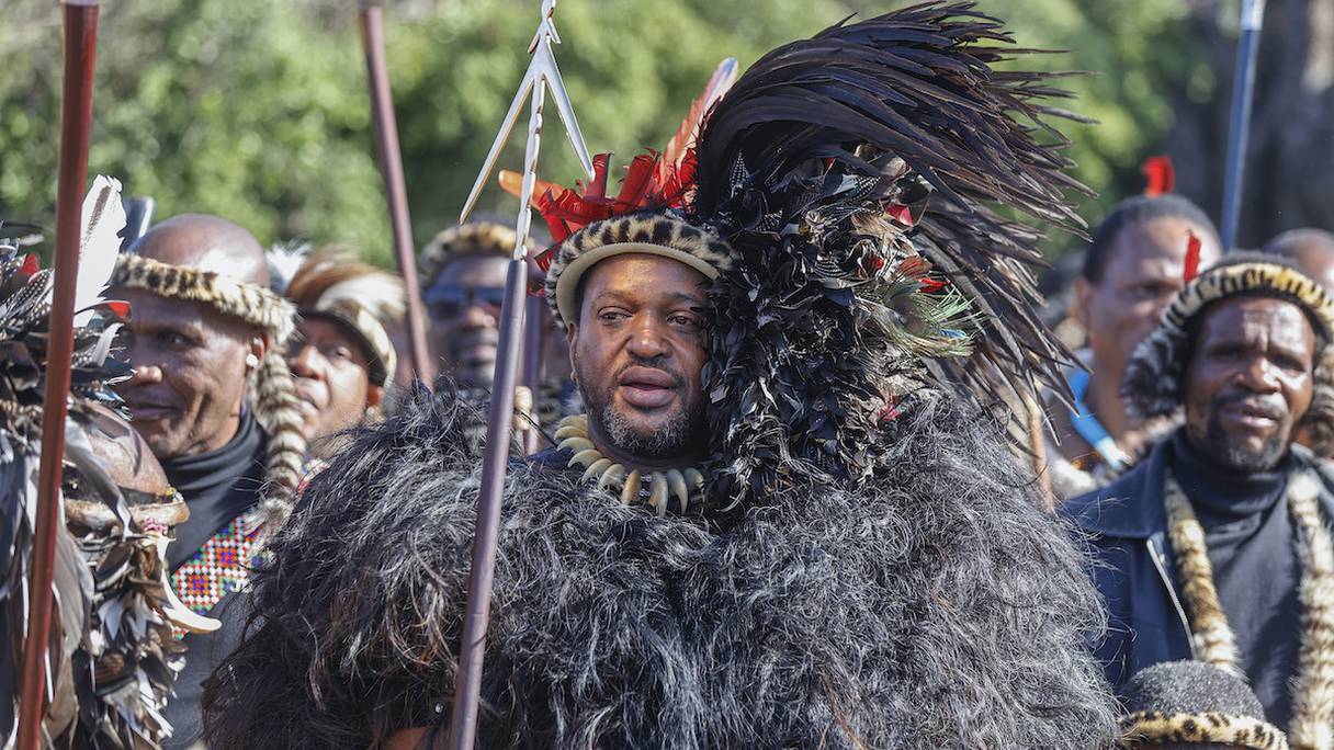 Le nouveau roi des Zoulous, Misuzulu Zulu, 47 ans, lors de la cérémonie d'intronisation.
