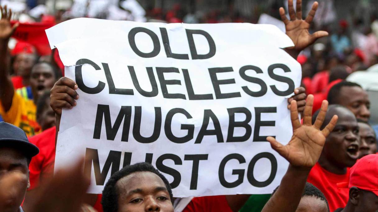 Le vieux et sénile Mugabe doit partir.