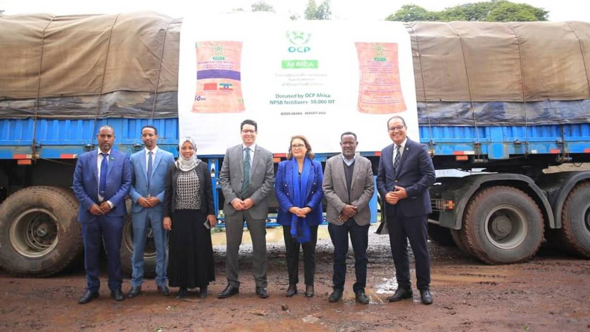 La remise du don de 50.000 tonnes d'engrais au ministère de l'Agriculture de l'Ethiopie.