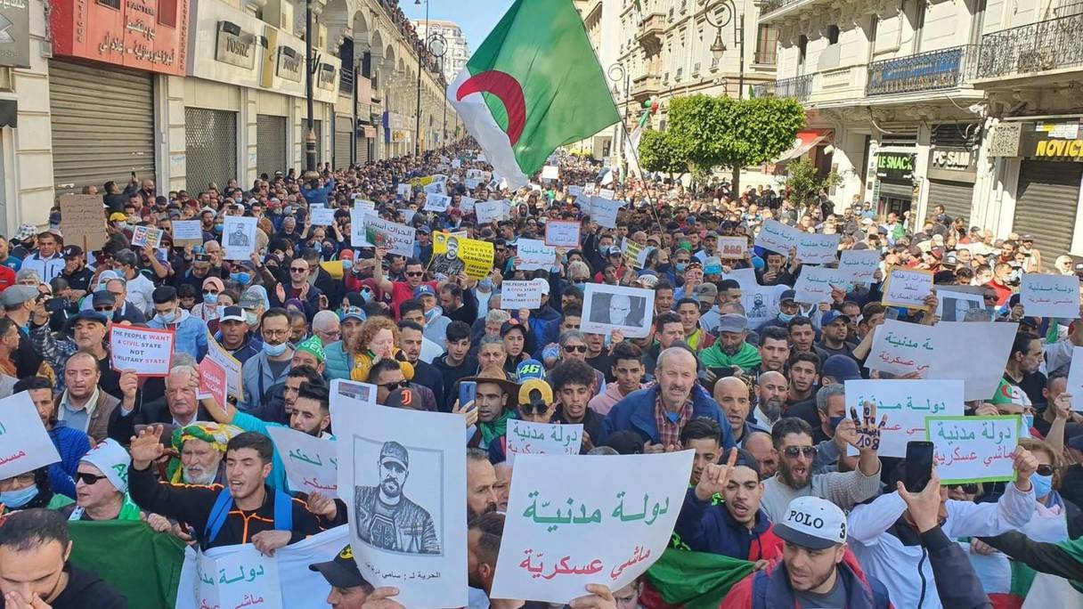 Les manifestants maintiennt la pression sur le gouvernement algérien. 