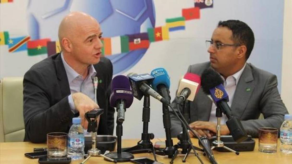 Ahmed ould Yahya, président de la FFRIM en compagnie de Gianni Infatino, président de la FIFA.