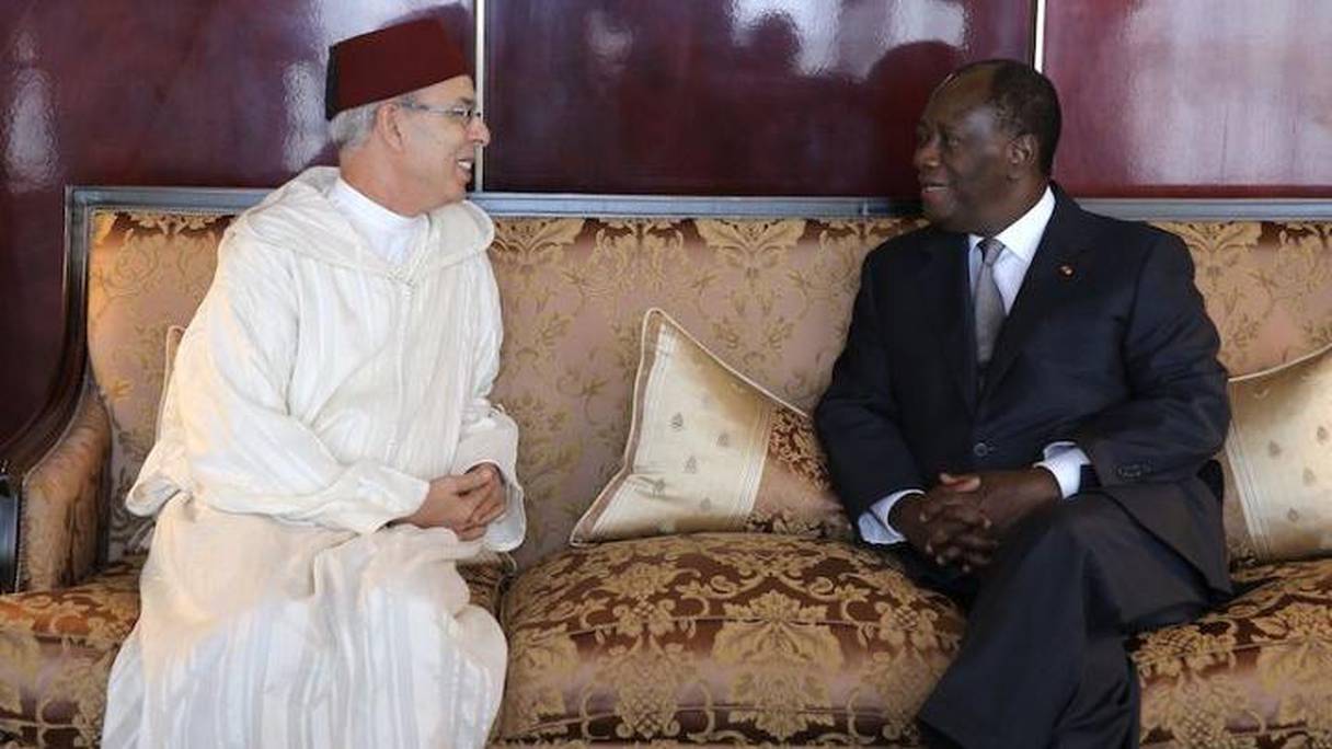 Le président Alassane Ouattara et l'ambassadeur Mustapha Jebari.