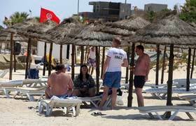 Des touristes sur une plage tunisienne.