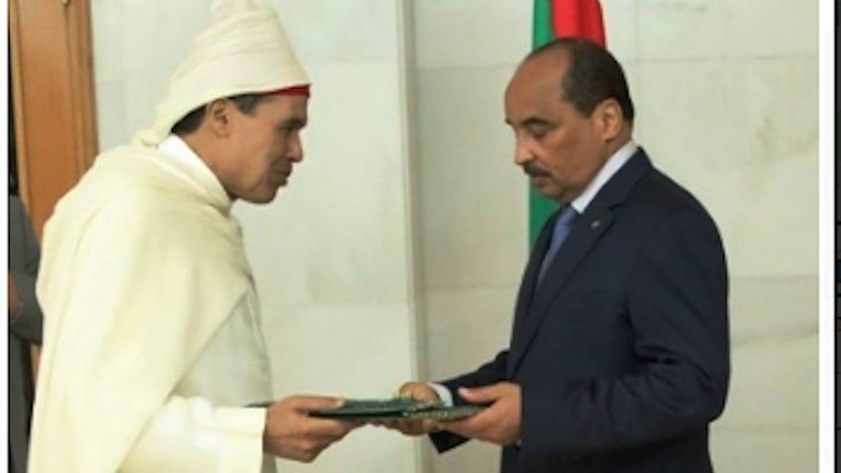 L'ambassadeur du royaume du Maroc, Hamid Chabar, remettant ses lettres de créances au président mauritanien Mohamed ould Abdel Aziz.