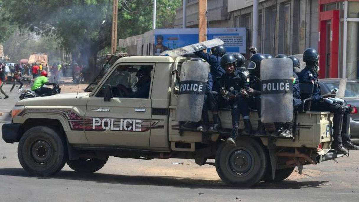 Une unité de police en patrouile à Niamey.