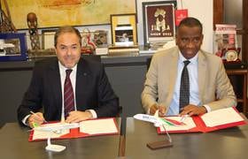 Hamid Addou, président directeur général de Royal Air Maroc, et Alioune Badara Fall, directeur général d’Air Sénégal.