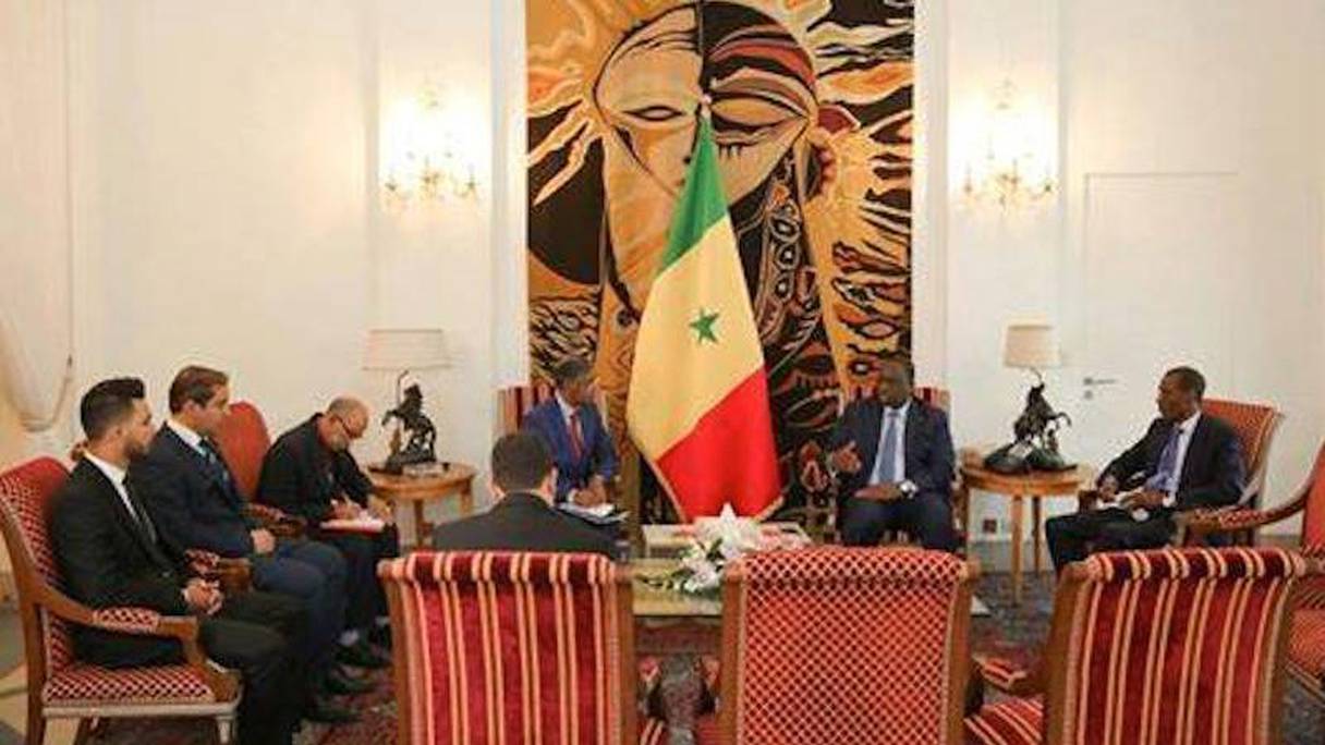 Macky Sall recevant l'ambassadeur Taïeb Barrada en compagnie du ministre de l'Intérieur, Abdoulaye Daouda Diallo. 