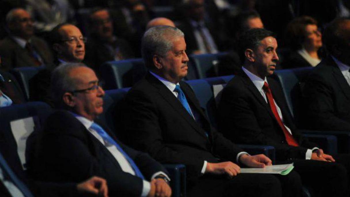 De g. à d., Ramtame Lamamra, ministre des affaires étrangères, Abdelamalek Sellal, Premier ministre algérien, et Ali Haddad, président du FCE. 