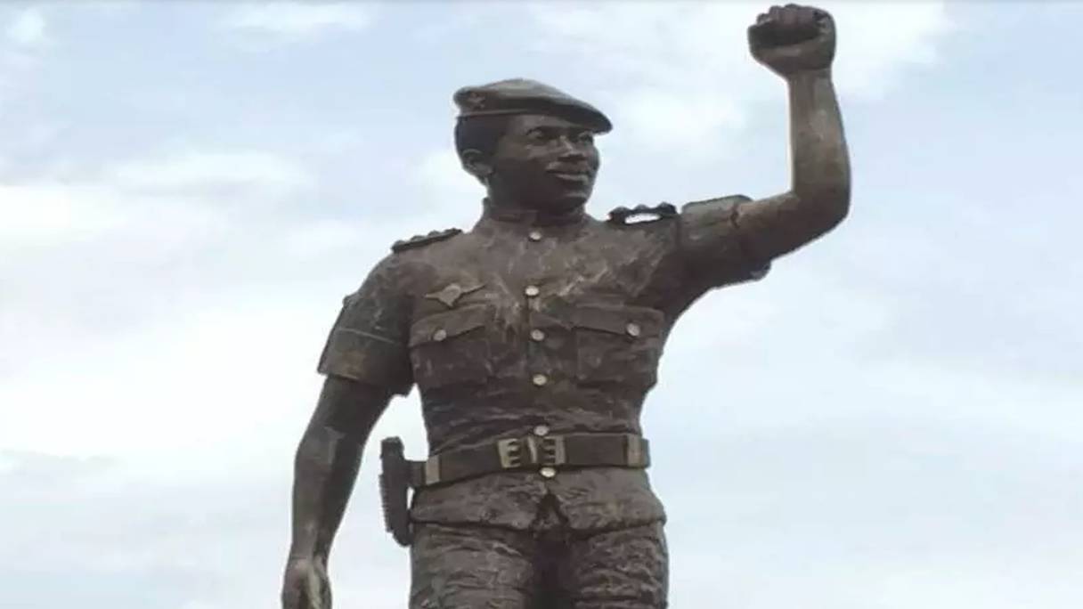 La statue géante de Thomas Sankara, ancien président du Burkina Faso à Ouagadougou. 