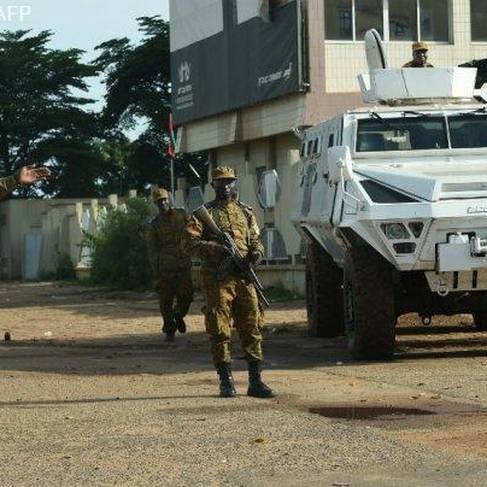 Burkina: tirs entendus dans plusieurs casernes, le gouvernement dément un coup d'Etat