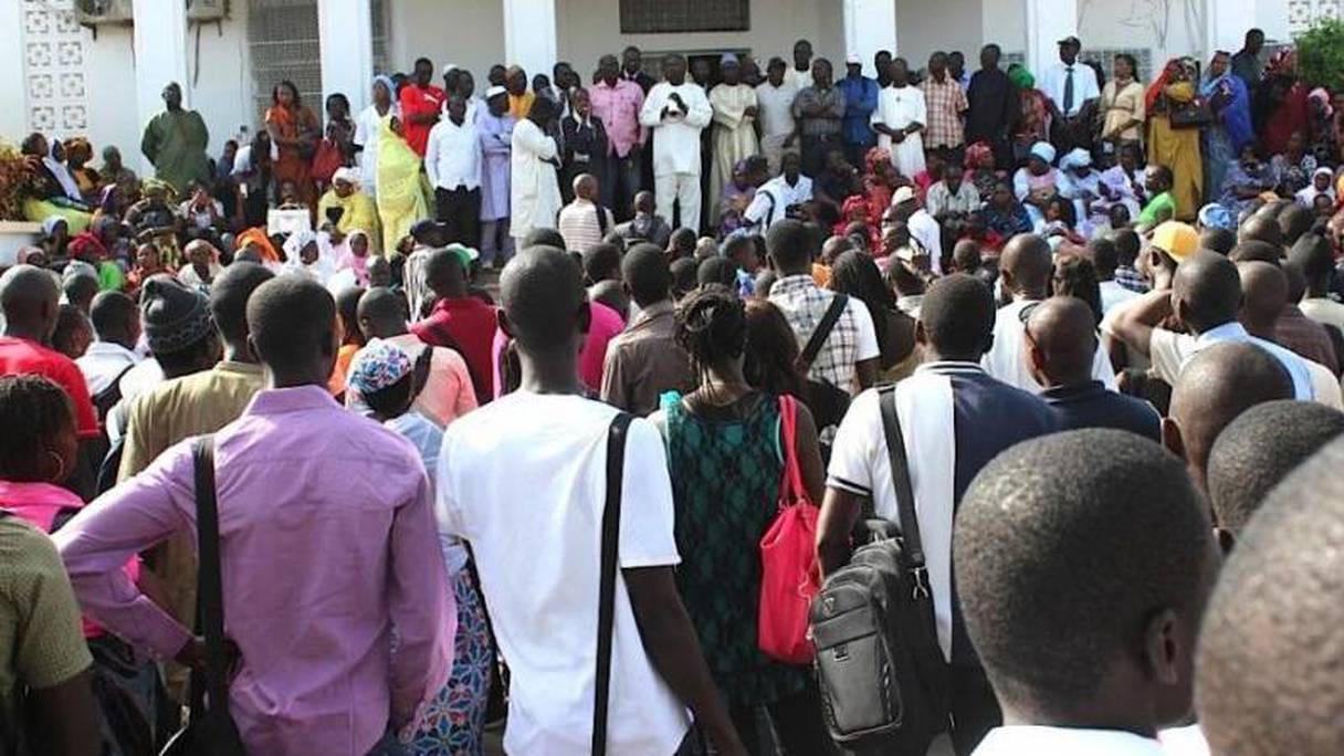 Proclamation des résultats du bac dans un centre d'examen au Sénégal.